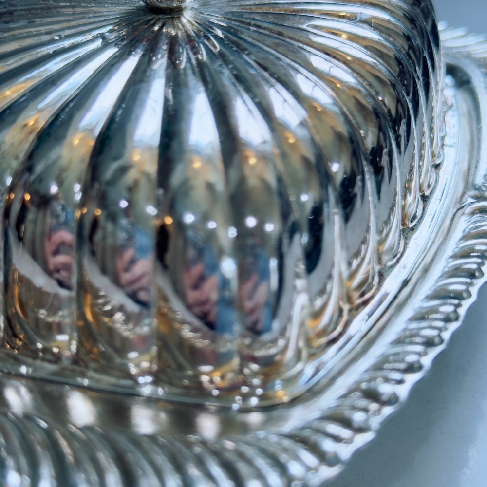 Vintage Silver Plated Gadroon Butter Dish with Glass Liner Fluted Dome Lid Good - Picture 2 of 14